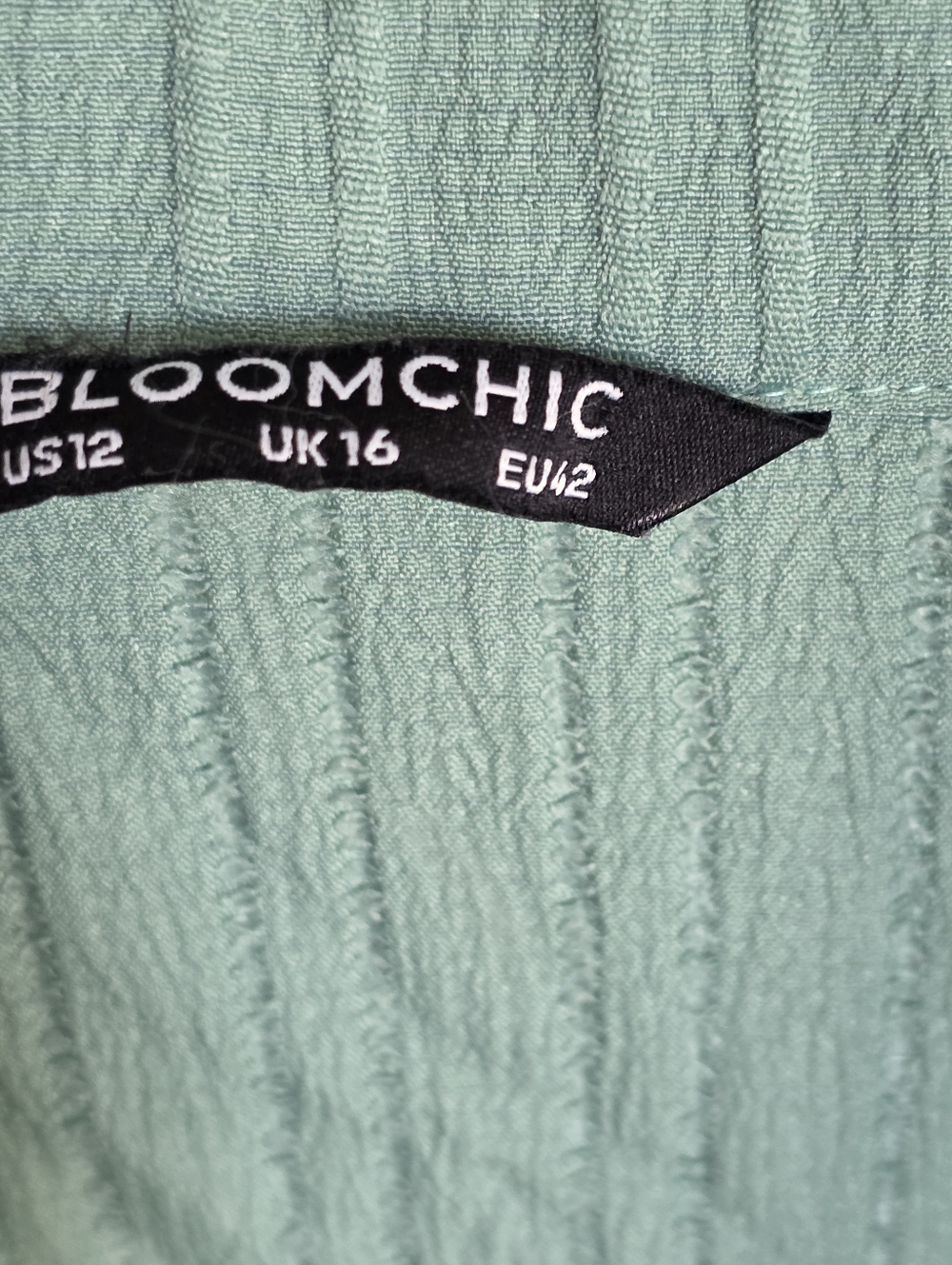 🔴Bloomchic Sleeveless Collared Button-Front Midi Dress in Sage Green - Picture 4 of 4